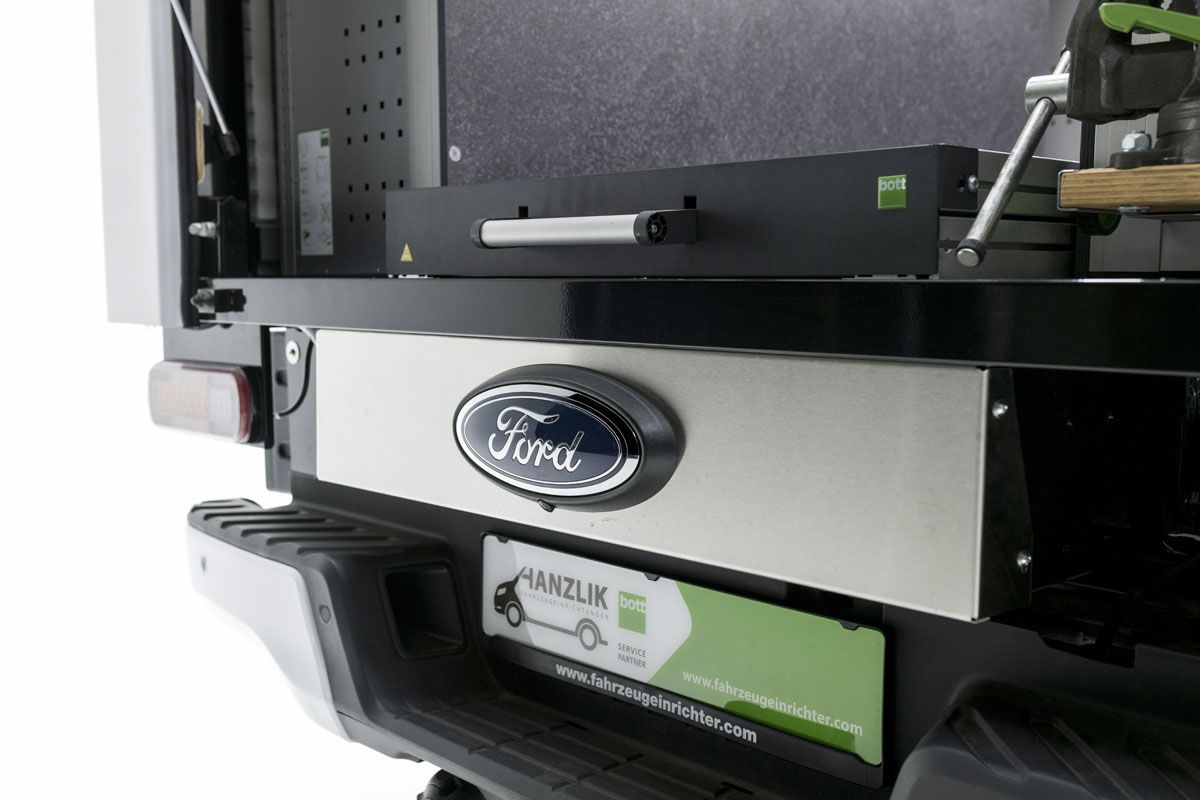 Ford Ranger mit GFK-Aufbau