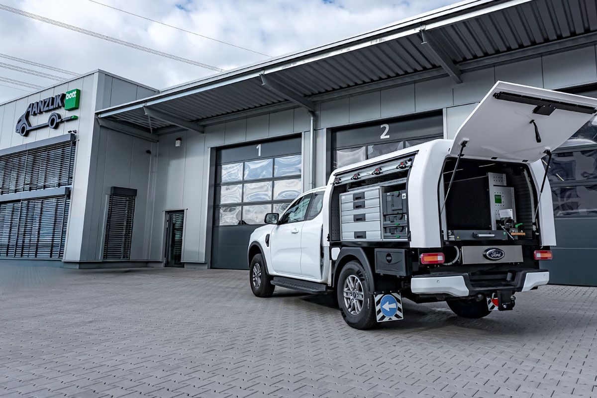 Ford Ranger mit GFK-Aufbau