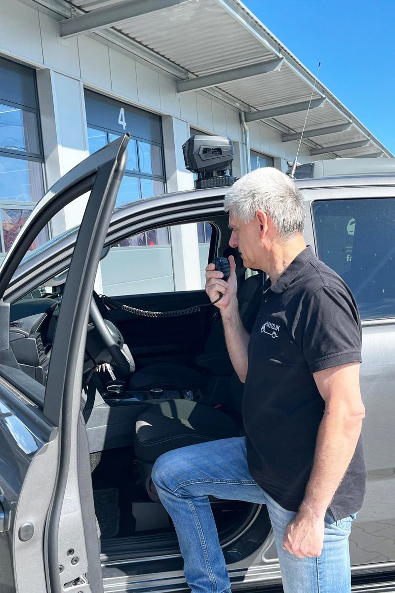 VW Amarok mit Doppel-Hundebox