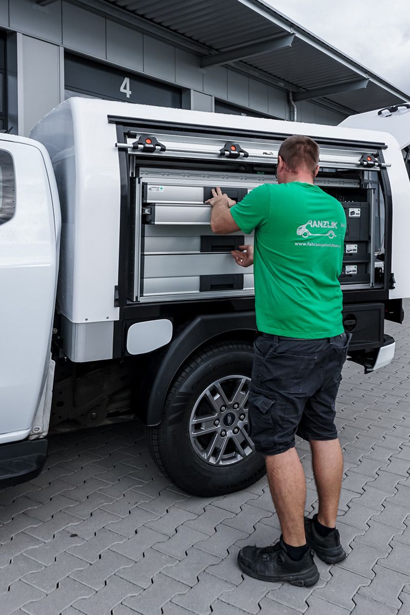 Ford Ranger mit GFK-Aufbau