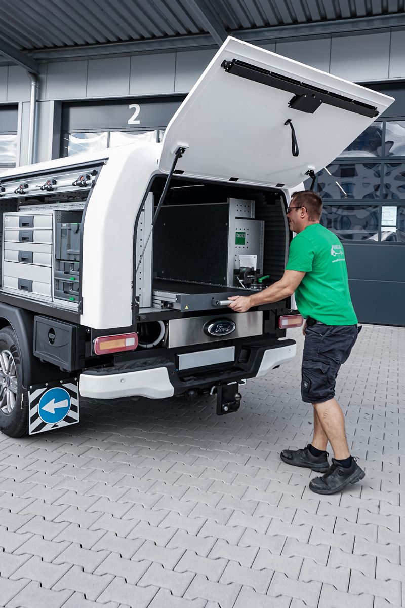 Ford Ranger mit GFK-Aufbau