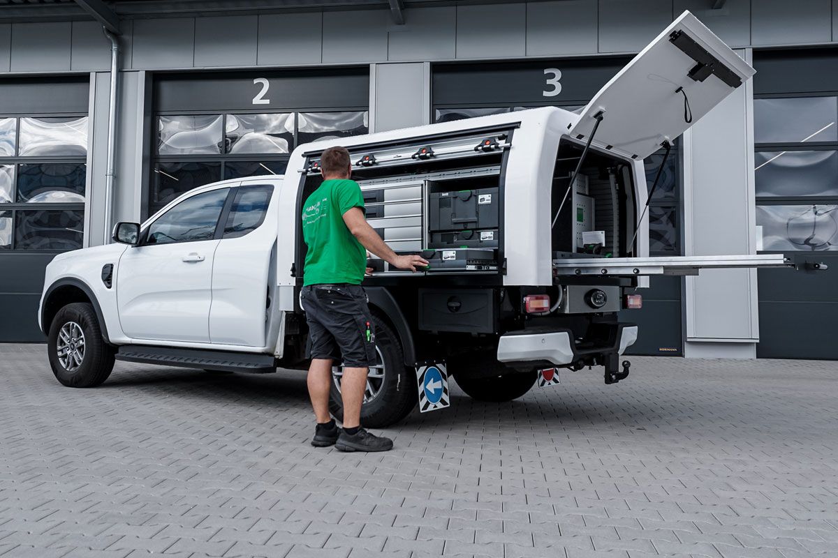 Ford Ranger mit GFK-Aufbau
