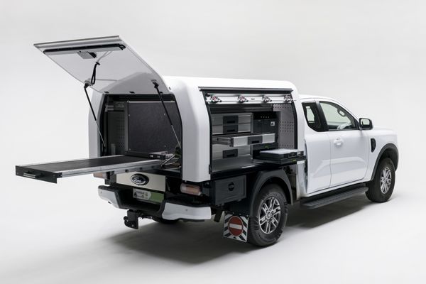 Ford Ranger mit GFK-Aufbau